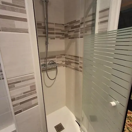 Grand T3 - Clim - Wi-fi - Terrasse - Centre-ville Appartamento Agde