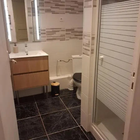 Grand T3 - Clim - Wi-fi - Terrasse - Centre-ville Appartamento Agde
